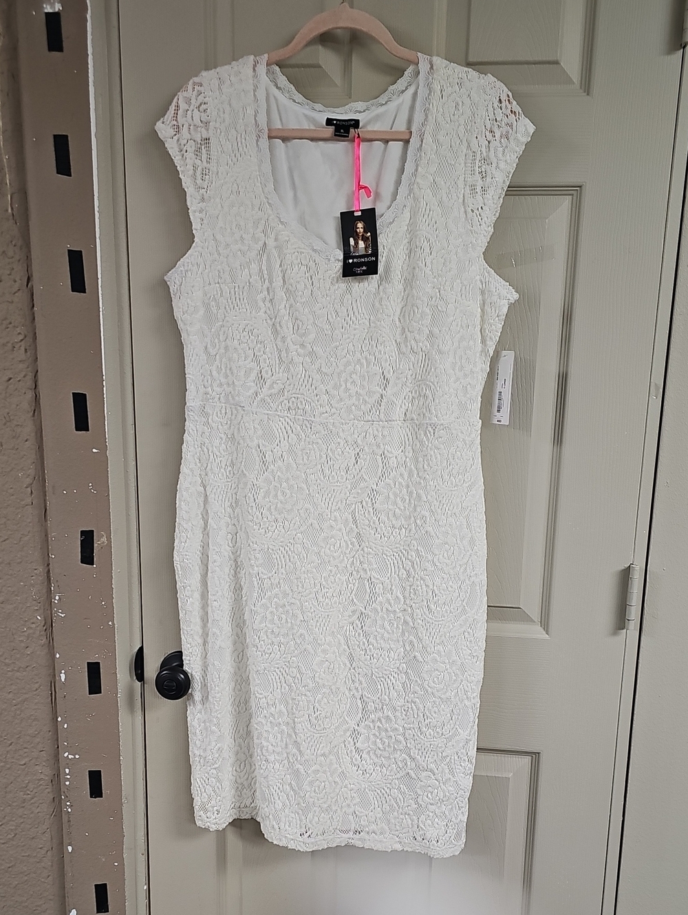 White Lace Cap-Sleeve Sheath Dress